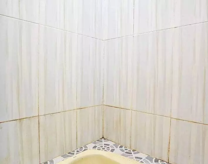 Hotelli Spot On 91824 Rumah Kaloka Syariah