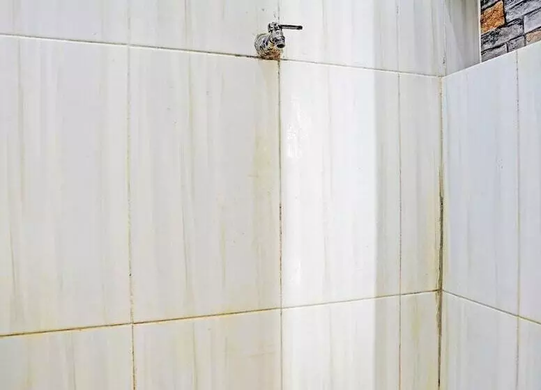 Hotelli Spot On 91824 Rumah Kaloka Syariah