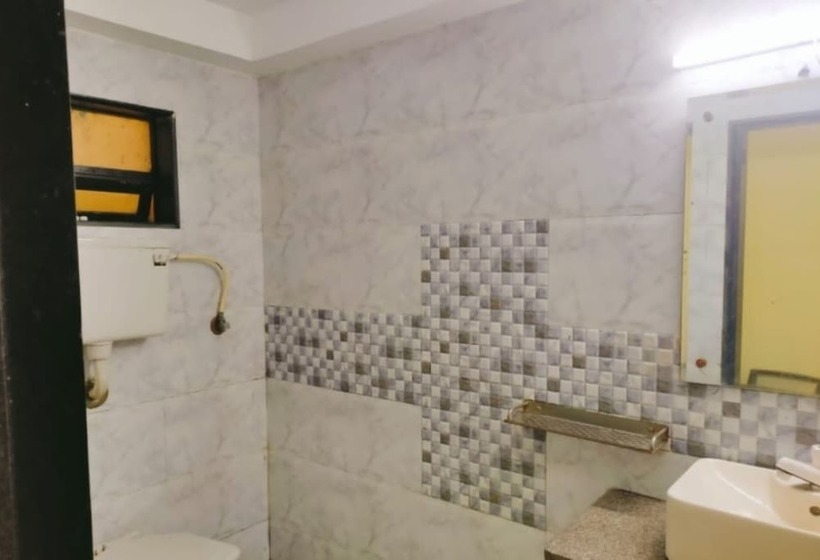 Iroomz Hotel Shree Krishna Palace