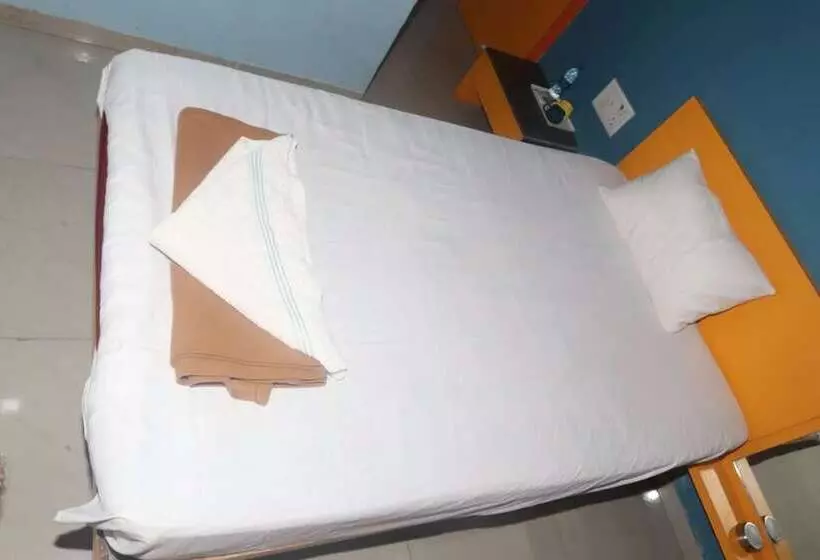 Iroomz Hotel Shree Krishna Palace