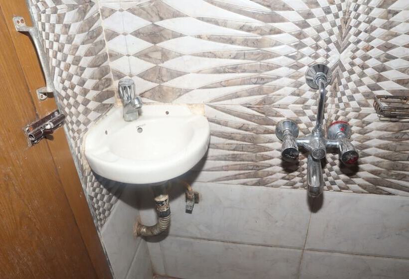 Iroomz Hotel Shree Krishna Palace