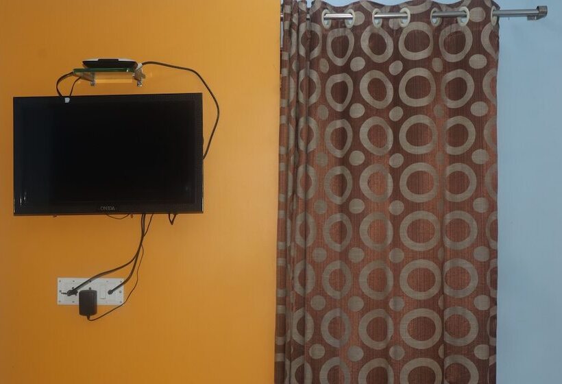 Iroomz Hotel Shree Krishna Palace