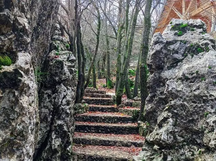 Wood Hills Hotel & Resort