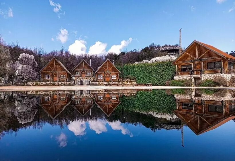 Wood Hills Hotel & Resort
