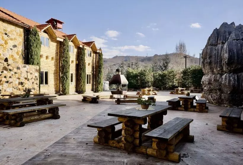 Wood Hills Hotel & Resort