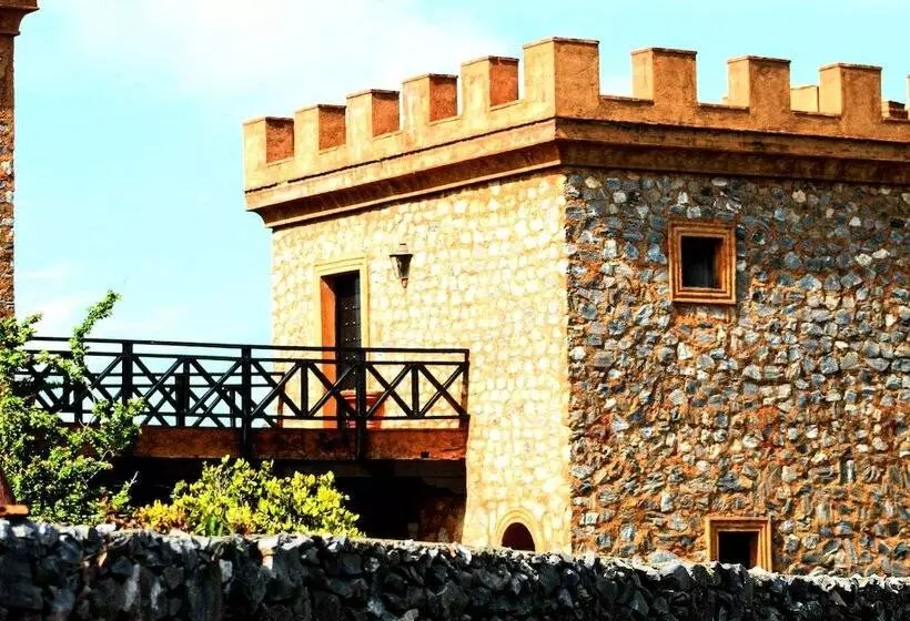 تختخواب و صبحانه El Castillo