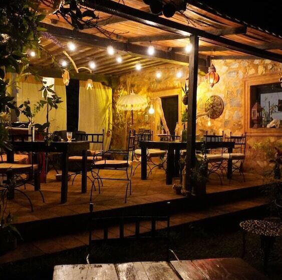 تختخواب و صبحانه El Castillo