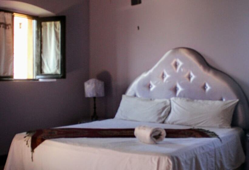 تختخواب و صبحانه El Castillo