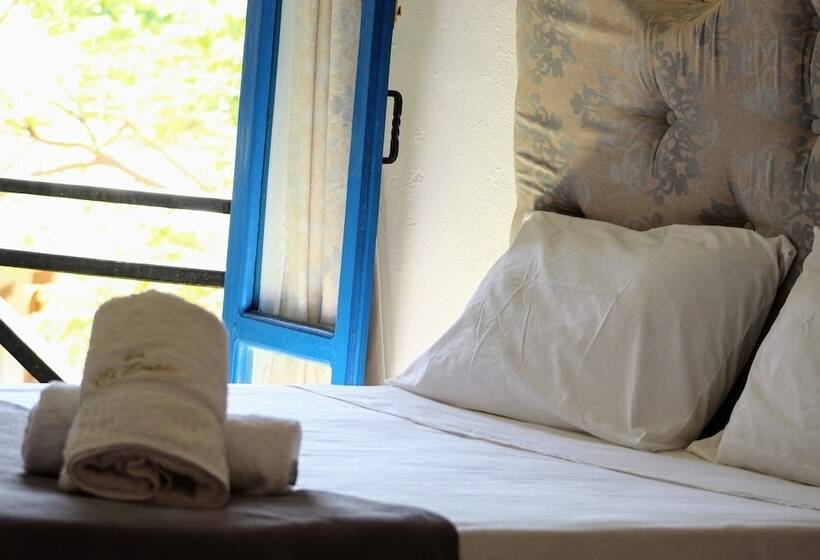 تختخواب و صبحانه El Castillo