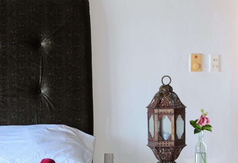 تختخواب و صبحانه El Castillo