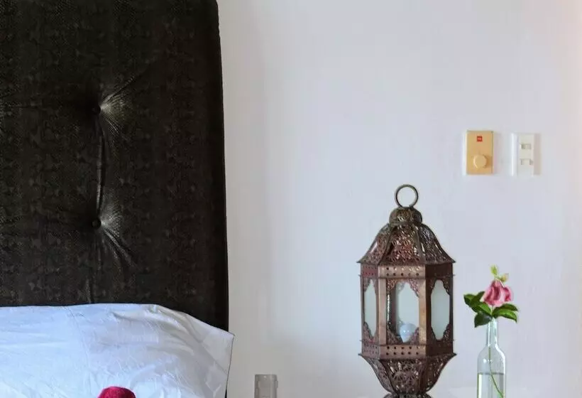 تختخواب و صبحانه El Castillo