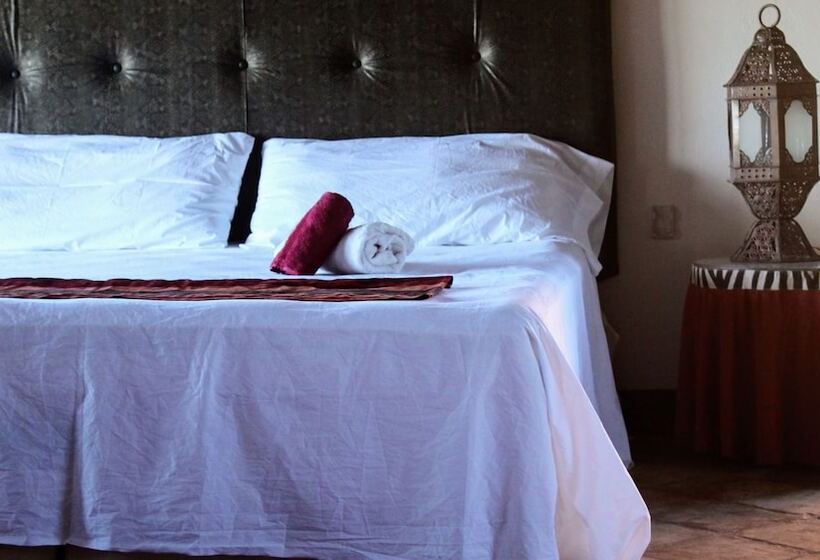 تختخواب و صبحانه El Castillo