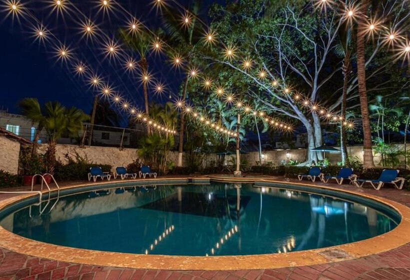 Отель Soy Local Puerto Vallarta