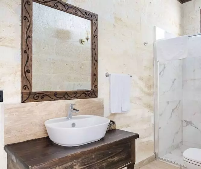 هتل Uzay Cave Suite