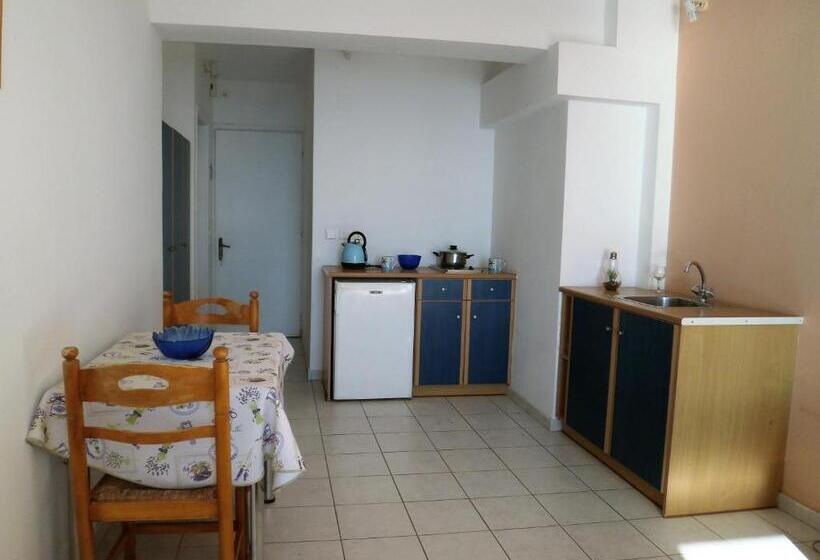 Casa De Blue Studios & Apartments