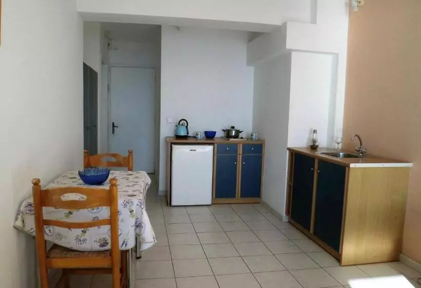 Casa De Blue Studios & Apartments