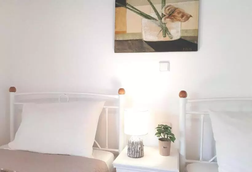 Casa De Blue Studios & Apartments