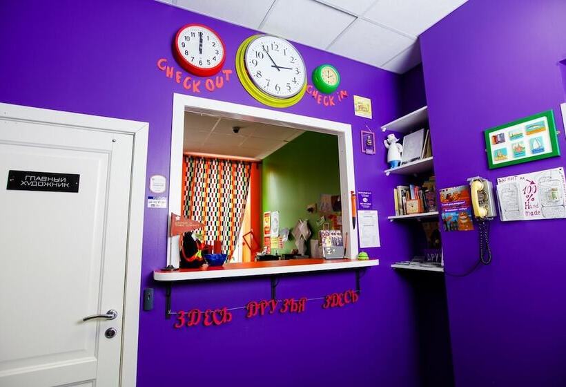 Friends On Vosstaniya   Hostel