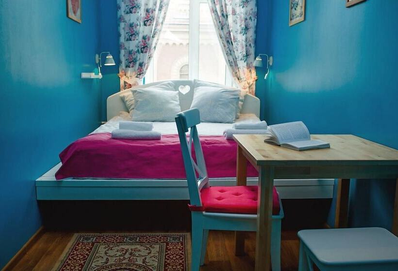 Friends On Vosstaniya   Hostel