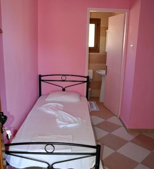 בית מלון כפרי Karatzas