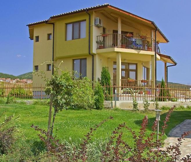 Отель Montemar Villas