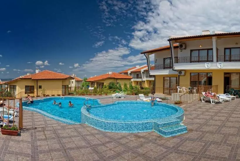 هتل Montemar Villas