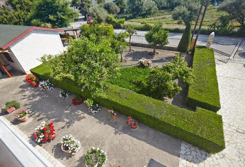 هتل Pettas Apartments