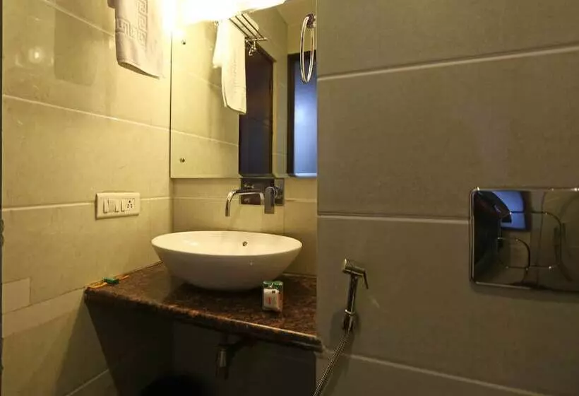 Capital O 7331 Hotel Downtown