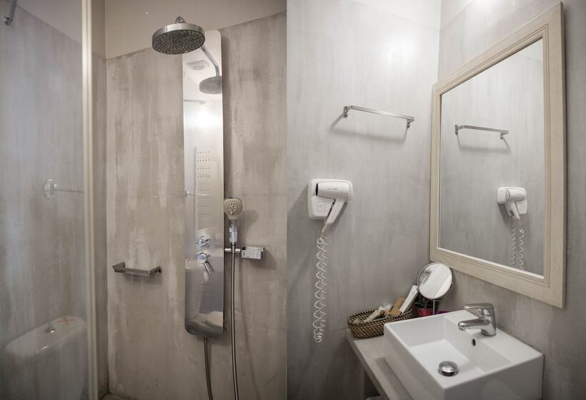 هتل Amymone And Adiandi