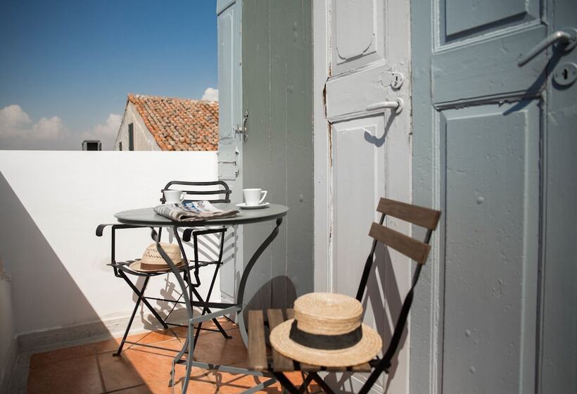 هتل Amymone And Adiandi