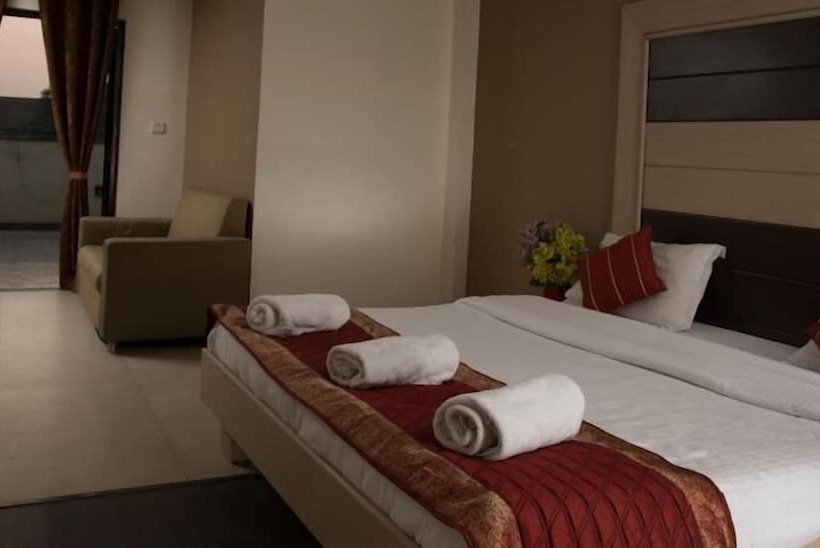 Hotel Pacific Inn Huda City Centre Sec 41