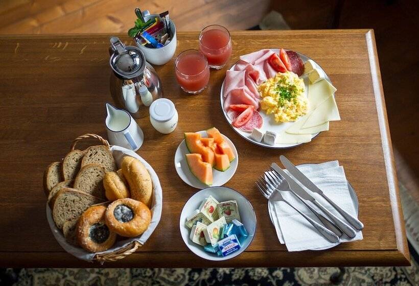 ホテル Pension Alt Straninger