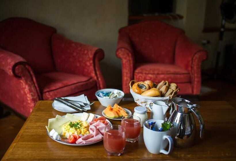 ホテル Pension Alt Straninger