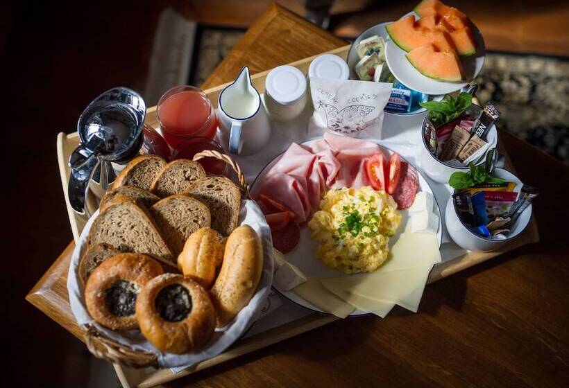 ホテル Pension Alt Straninger