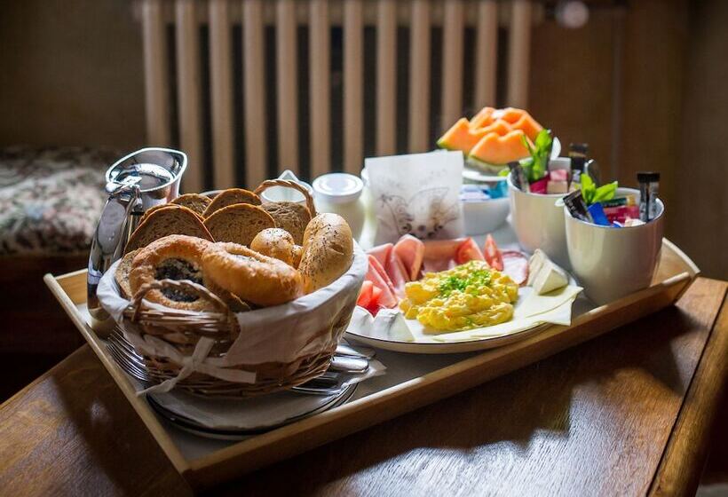 ホテル Pension Alt Straninger