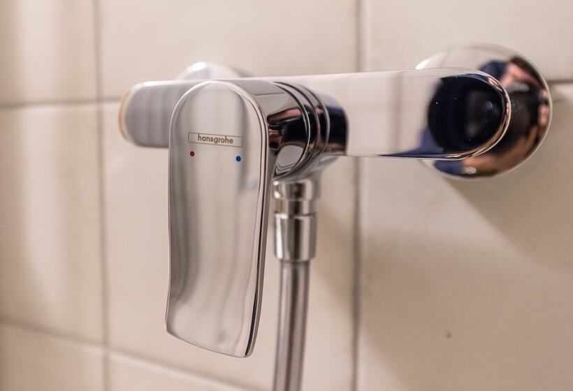 ホテル Pension Alt Straninger