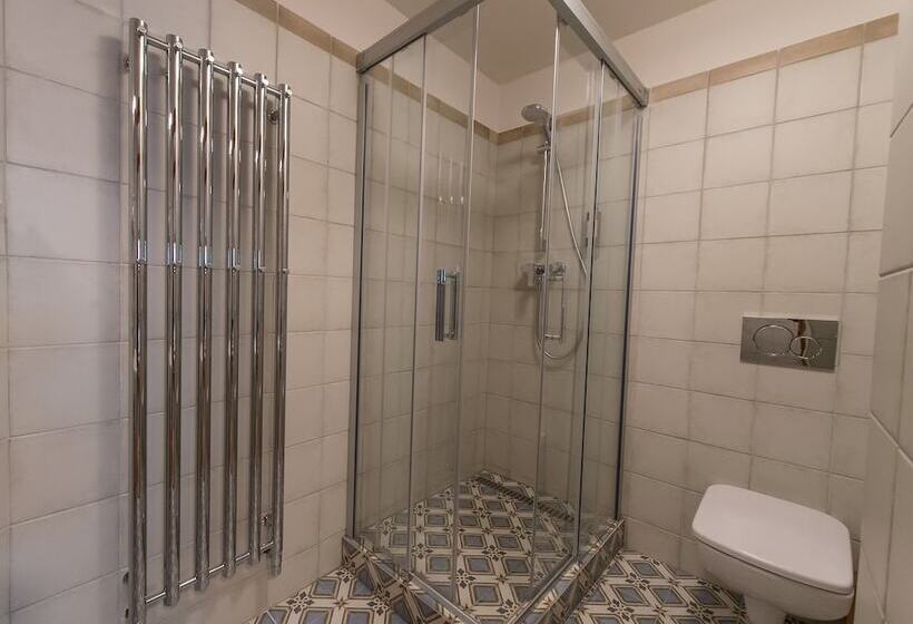 ホテル Pension Alt Straninger