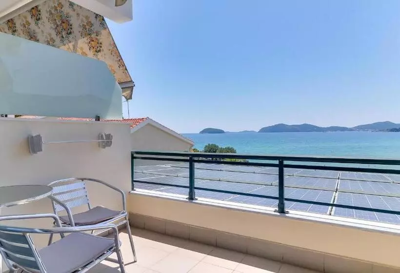 ホテル Porto Palio Beach