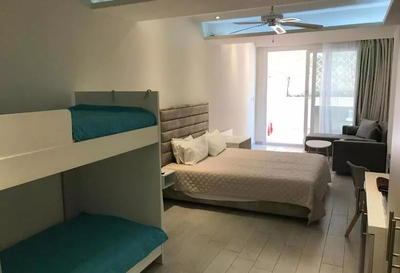 ホテル Porto Palio Beach