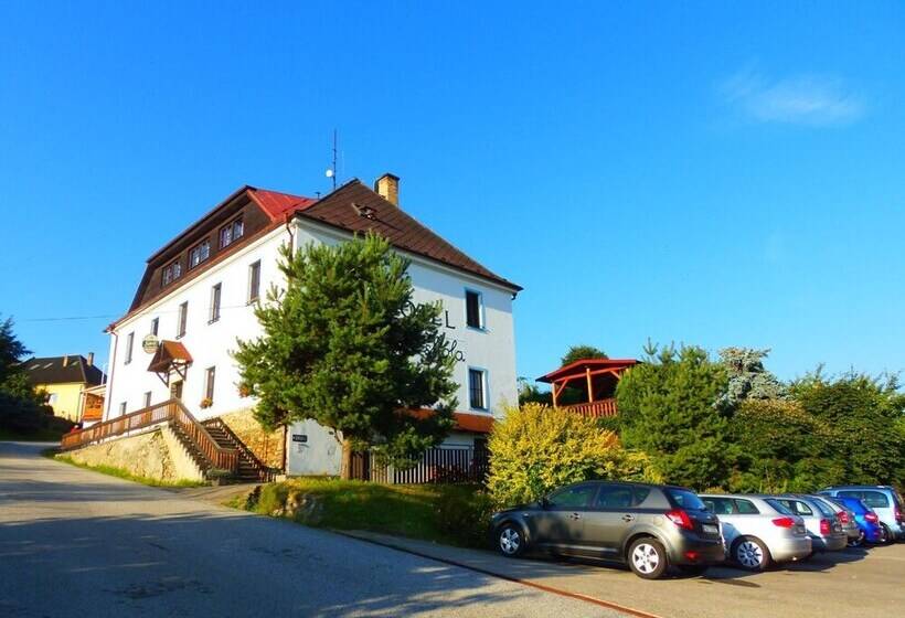 Отель Stará škola Na šumavě