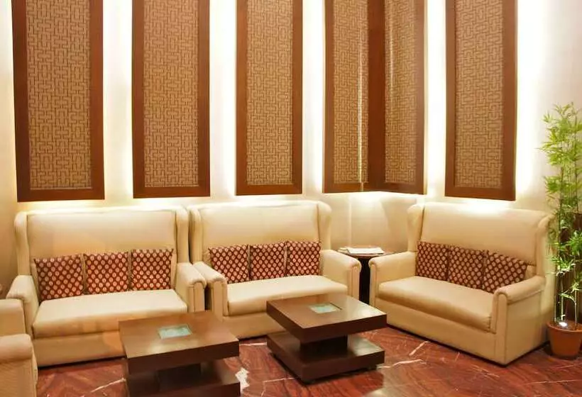 ホテル Surya Plaza