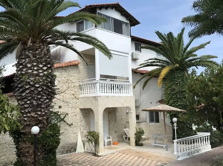 ホテル Villa George