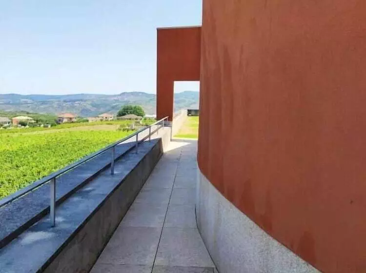Casa Das Pipas / Quinta Do Portal