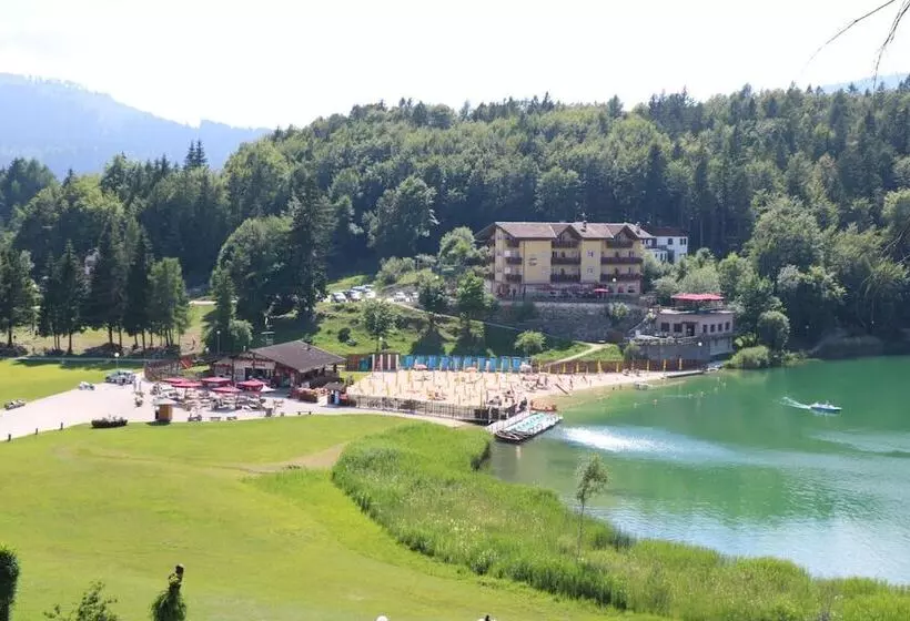 Hotelli Al Lago