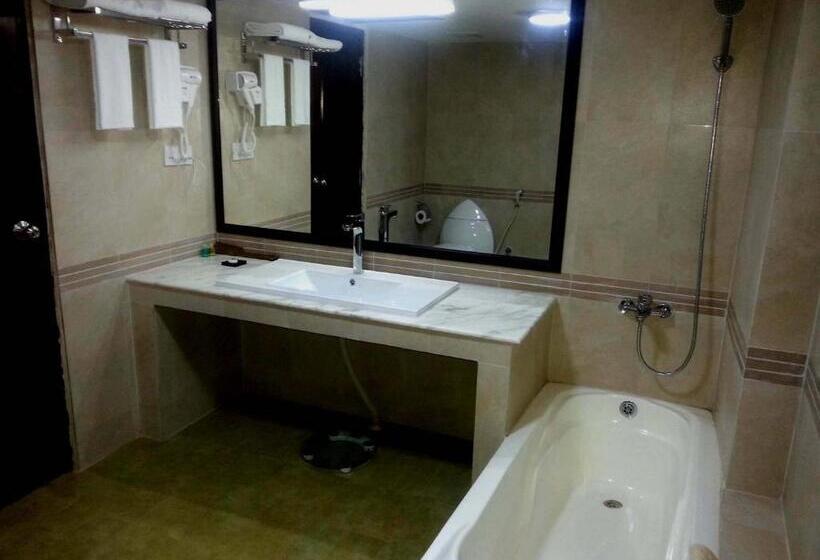 هتل Aristos Boutique & Suites