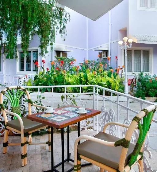 Hotelli Avion Holiday Resort