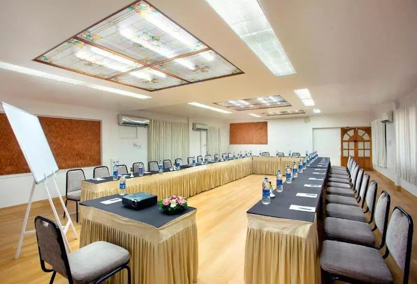 Hotelli Avion Holiday Resort