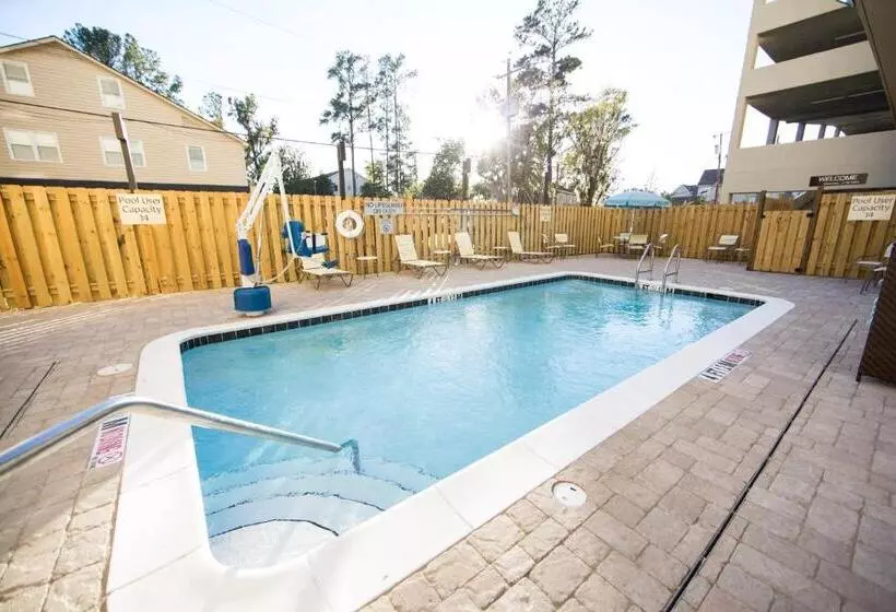 Hotelli Fairfield Inn & Suites By Marriott Savannah Midtown