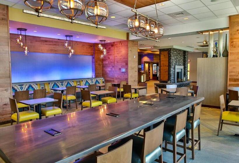 فندق Fairfield Inn & Suites By Marriott Savannah Midtown