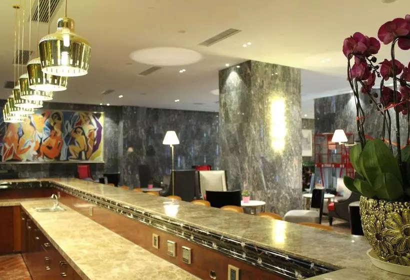 Hotelli Gallery F